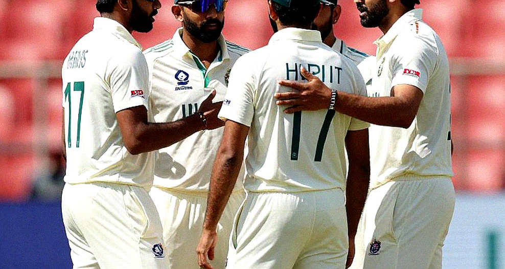 ছয়টি অব্যবহৃত বল: দুবাইয়ের এক স্কয়ার কীভাবে চ্যাম্পিয়নস ট্রফি ২০২৫-এর আসল স্কোরবোর্ড লিখল ছয়টি অব্যবহৃত বল: দুবাইয়ের এক স্কয়ার কীভাবে চ্যাম্পিয়নস ট্রফি ২০২৫-এর আসল স্কোরবোর্ড লিখল