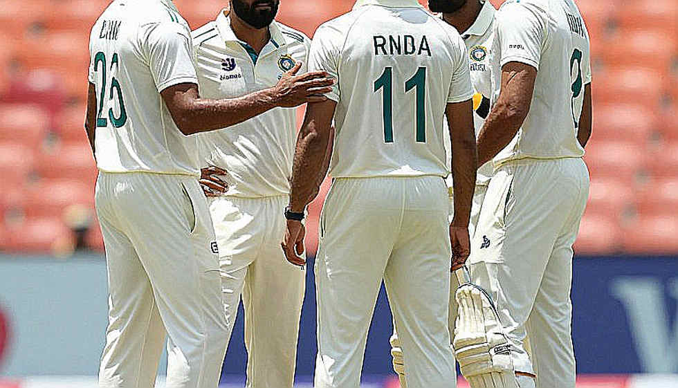 ৩০৫-এর দ্বিতীয় পাঠ: রাওয়ালপিন্ডিতে সালমান আঘার সেঞ্চুরি কেন একটা প্ল্যাটফর্ম হয়েই রয়ে গেল