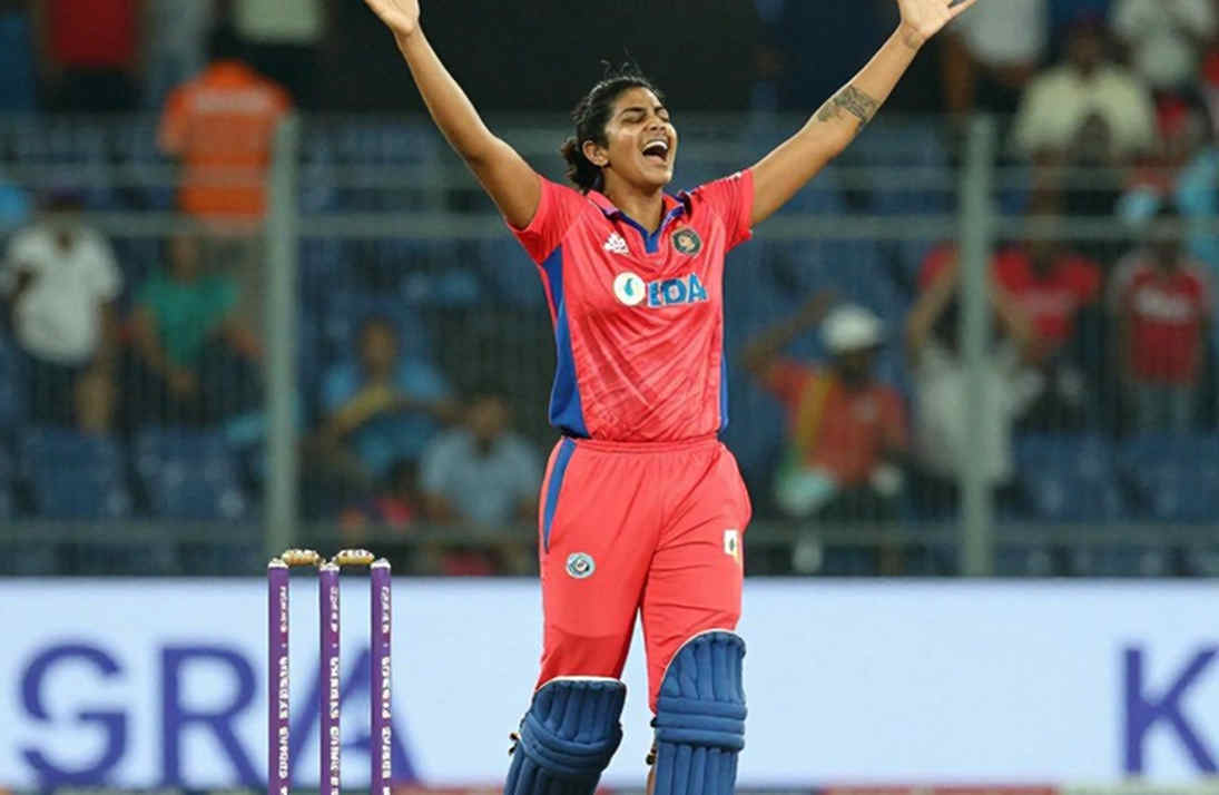 ফাঁকা পাতার স্থাপত্য: এশীয় ক্রিকেট বিশ্লেষণে প্রমাণের শৃঙ্খলা ও হট-টেকের ফাঁদ
